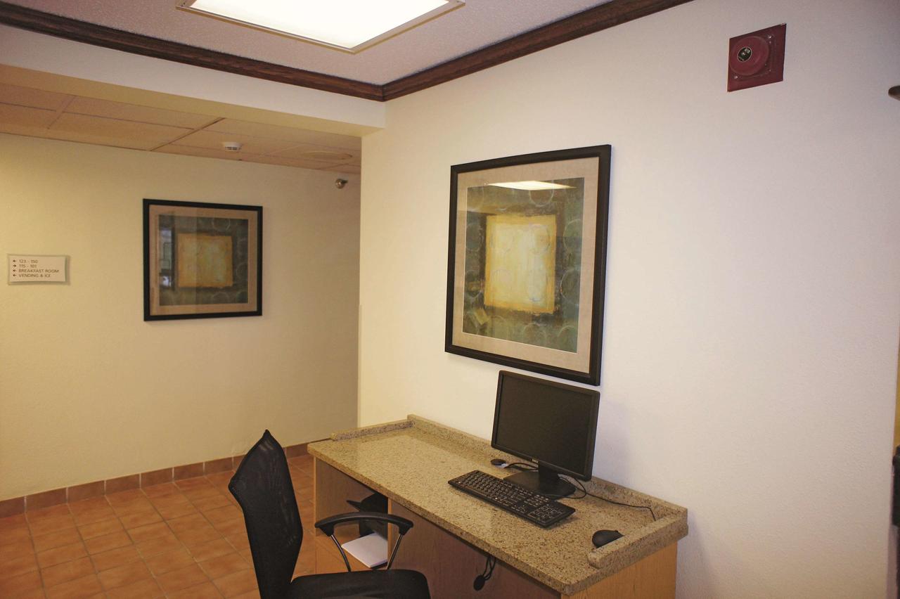 La Quinta Inn By Wyndham Omaha Southwest - thumb 9