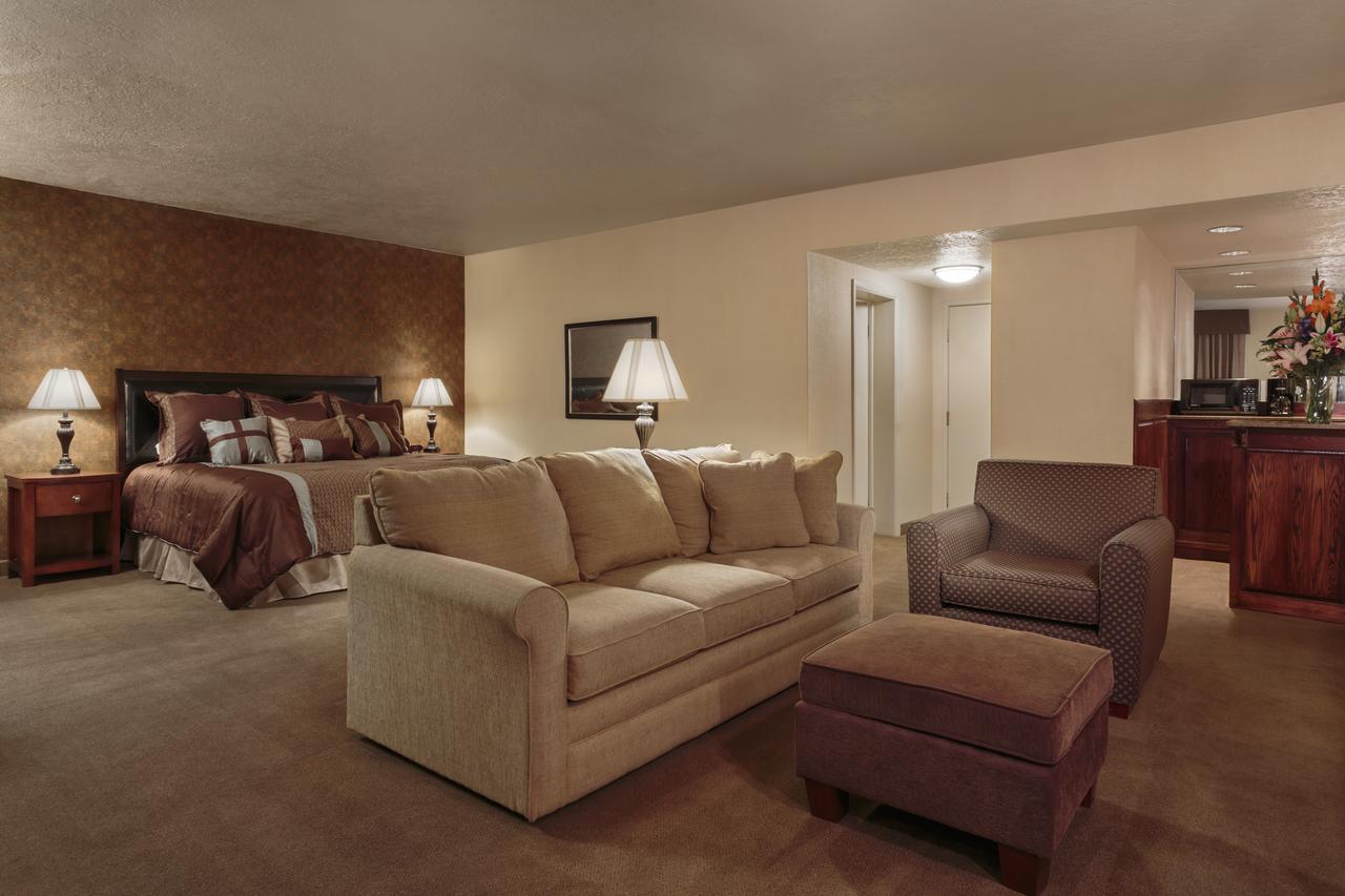 High Desert Inn - thumb 19