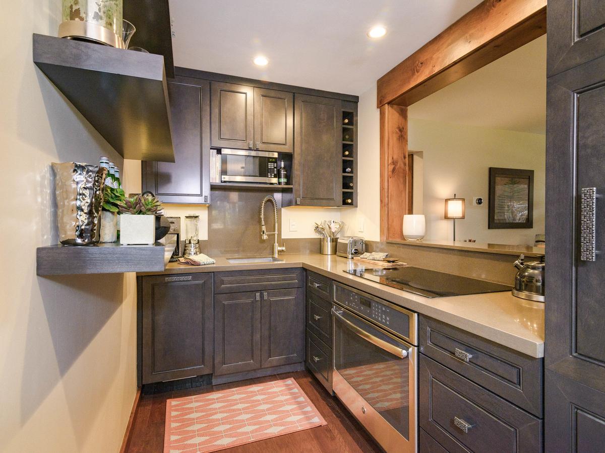 1000 Lakeshore Blvd Condo Unit 4 - thumb 1