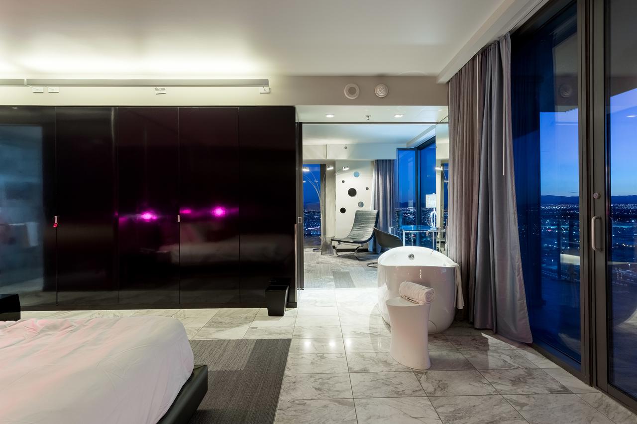35th Floor Stunning Palms Place Suite W/Balcony - thumb 4