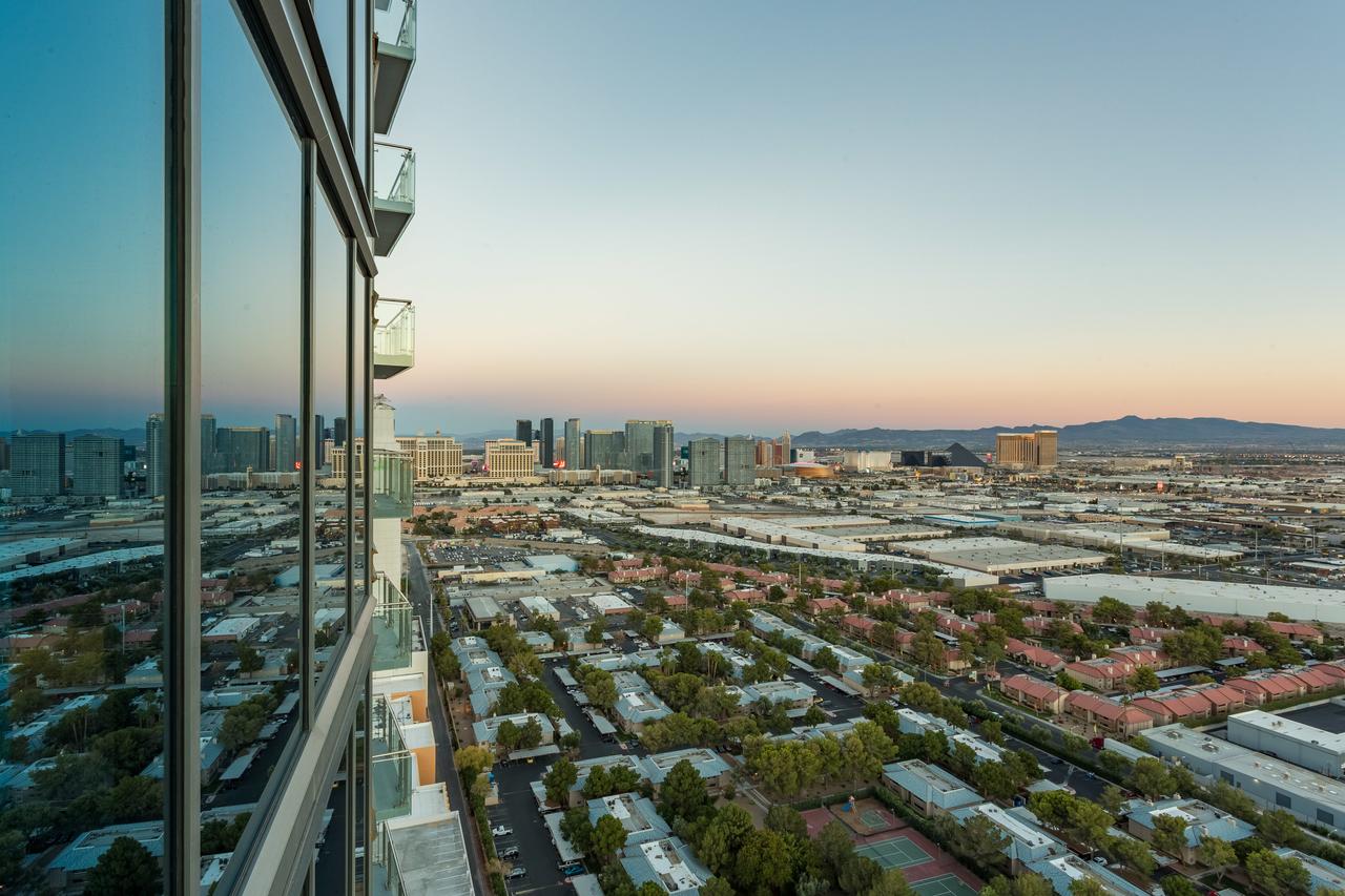 35th Floor Stunning Palms Place Suite W/Balcony - thumb 19