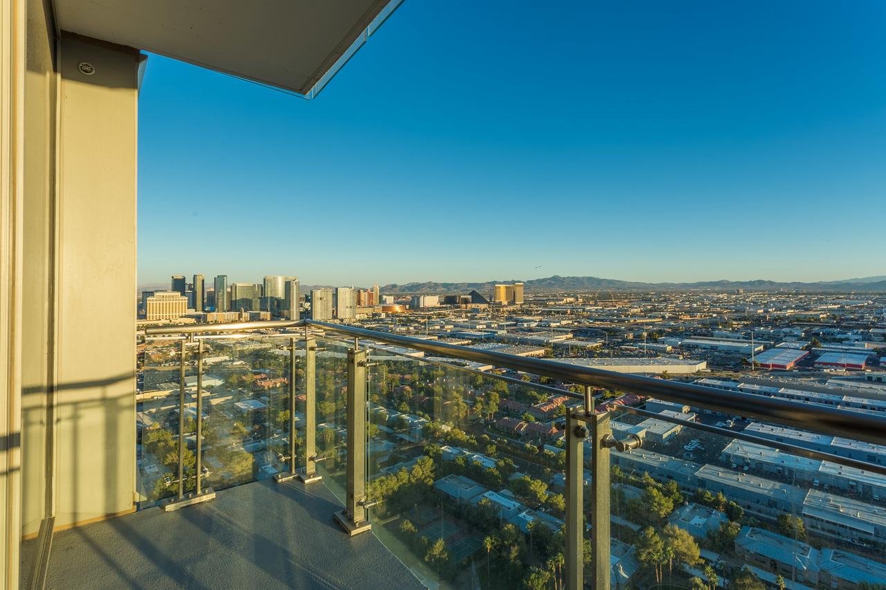 35th Floor Stunning Palms Place Suite W/Balcony - thumb 20