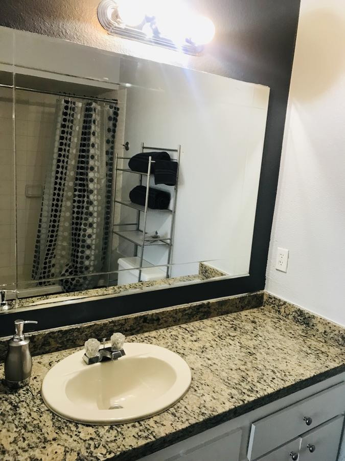 Amazing Master Suite In Shared 2/B Condo Behind Convention Center - thumb 7