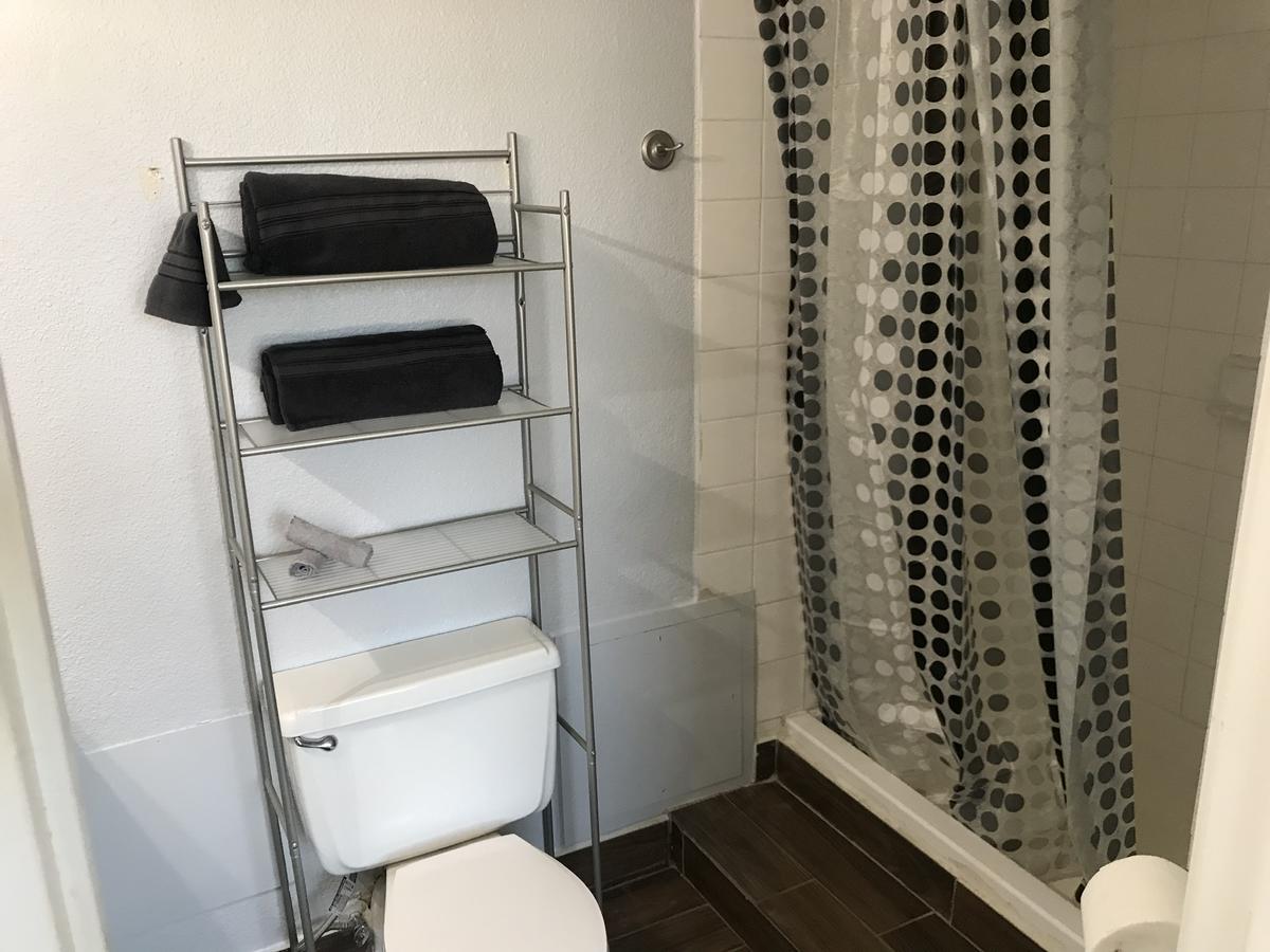 Amazing Master Suite In Shared 2/B Condo Behind Convention Center - thumb 8