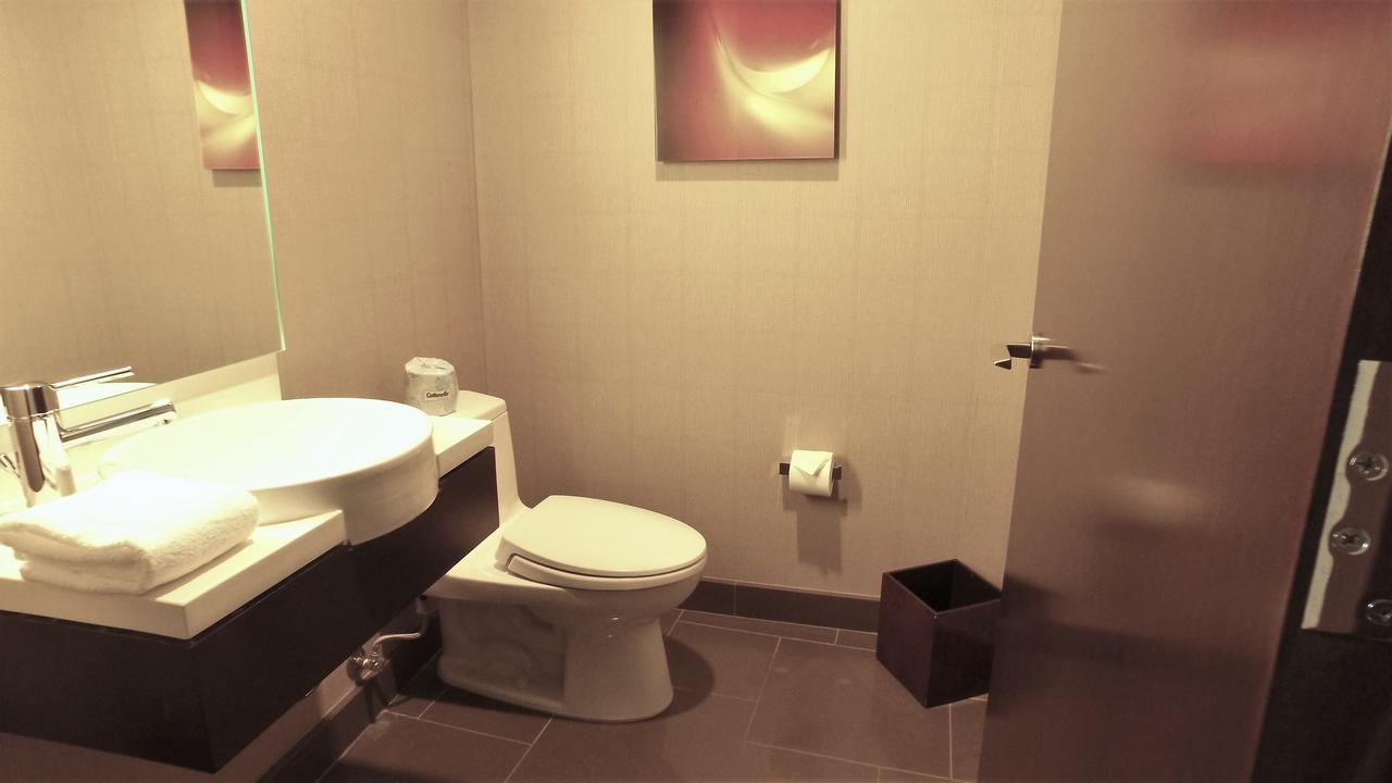 840 Sq Ft One-Bedroom Pool View Vdara Suite - thumb 18