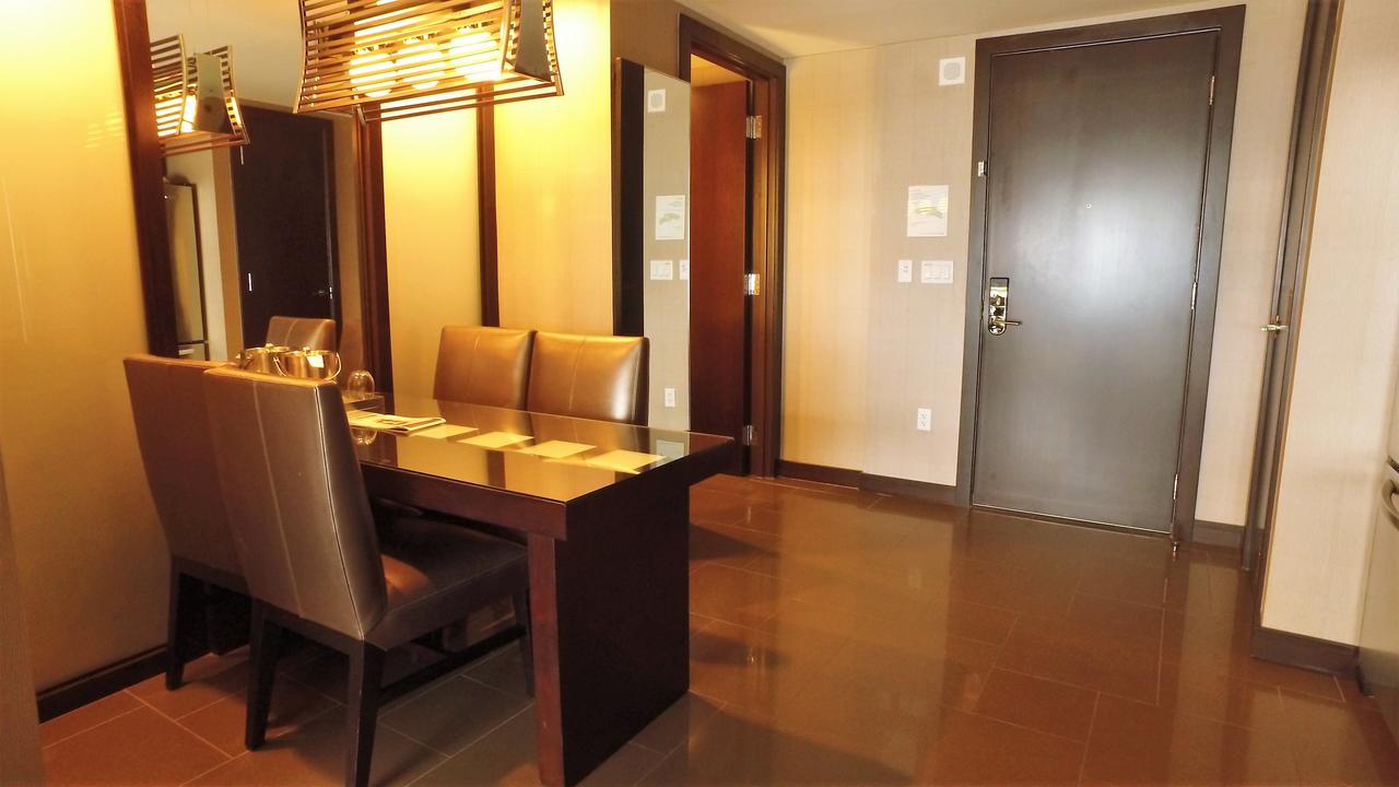 840 Sq Ft One-Bedroom Pool View Vdara Suite - thumb 3