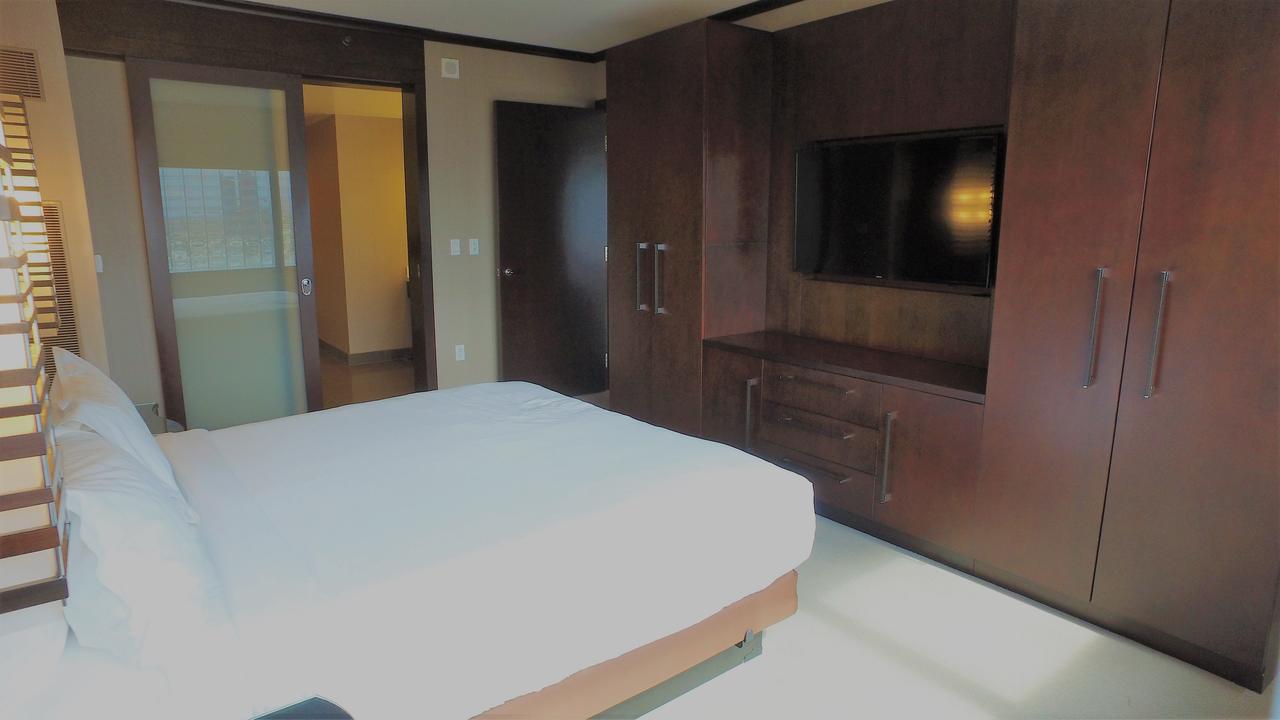 840 Sq Ft One-Bedroom Pool View Vdara Suite - thumb 9