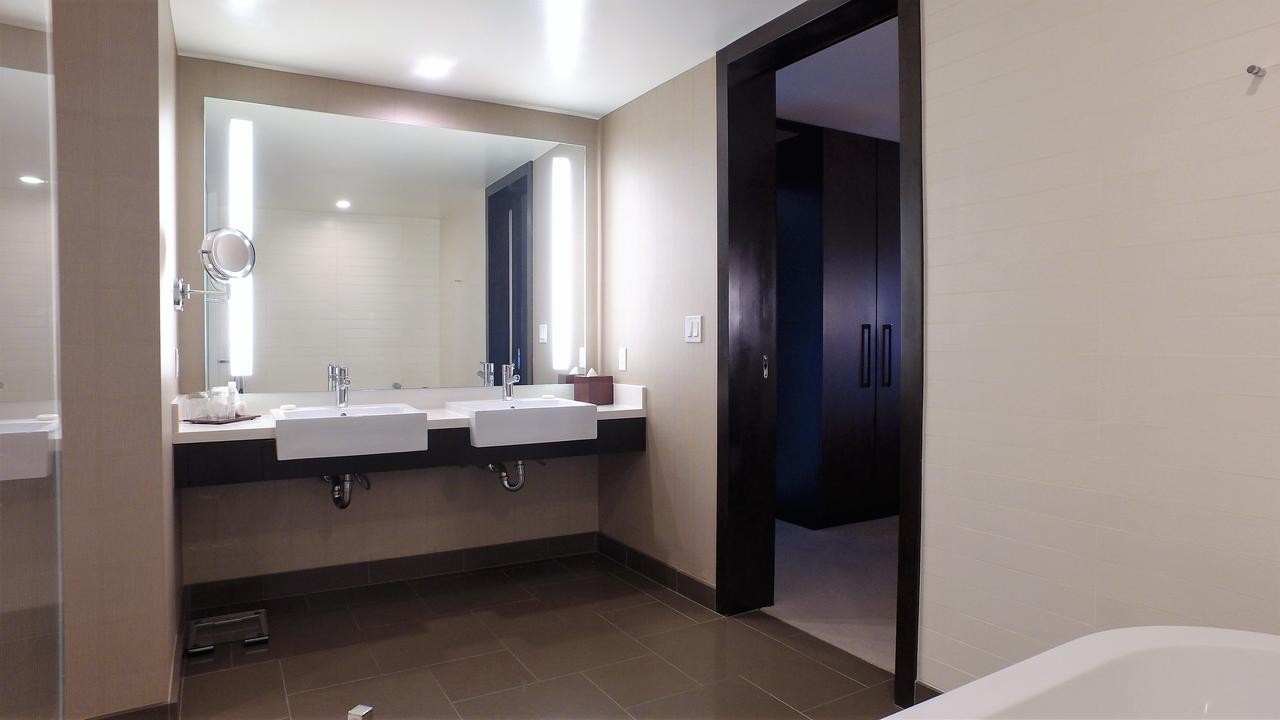 840 Sq Ft One-Bedroom Pool View Vdara Suite - thumb 8