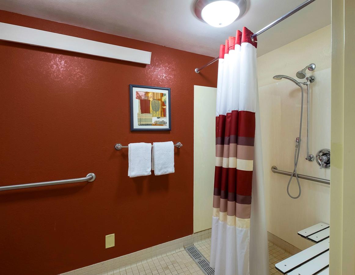 Red Roof Inn Salem - thumb 23