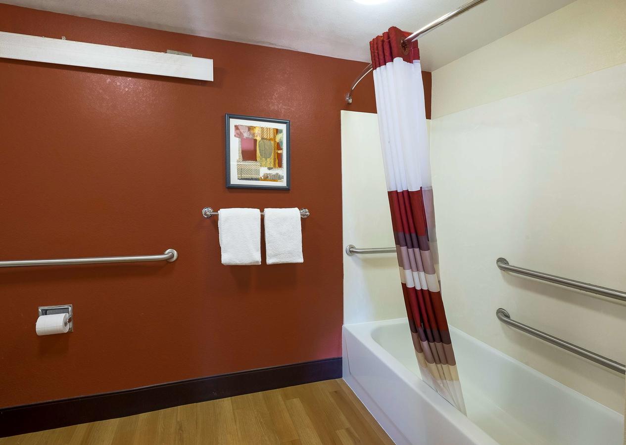 Red Roof Inn Salem - thumb 10