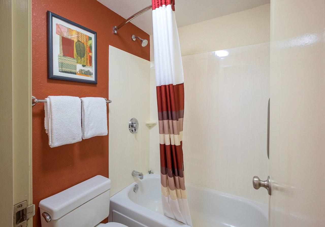 Red Roof Inn Salem - thumb 6