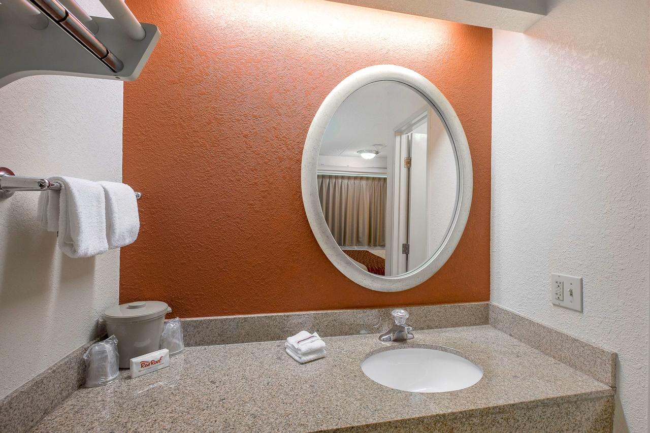 Red Roof Inn Salem - thumb 8