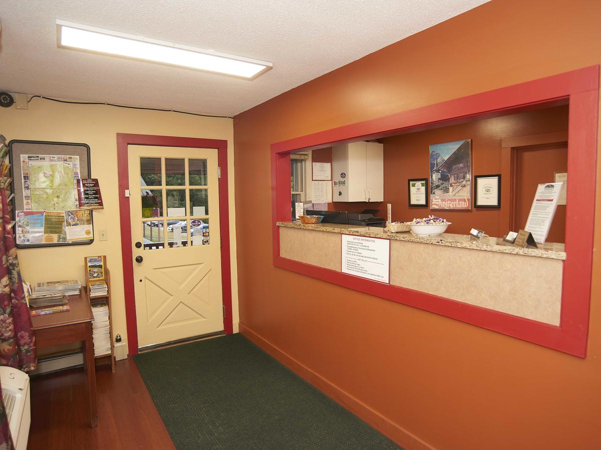 Swiss Chalets Village Inn - thumb 9