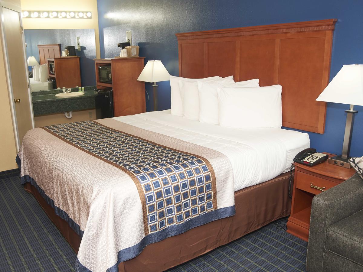 Swiss Chalets Village Inn - thumb 36