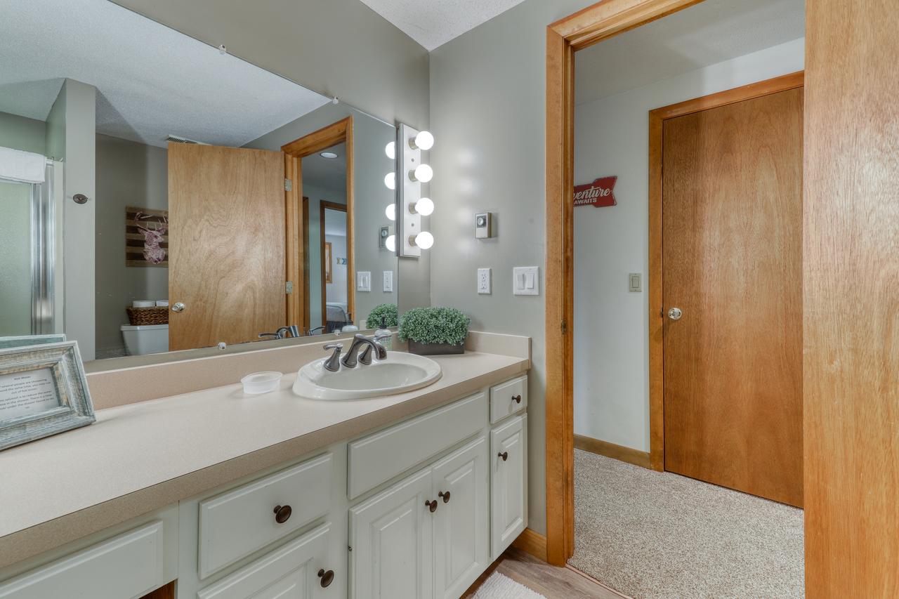 Stonehurst Gorgeous End Unit - thumb 14