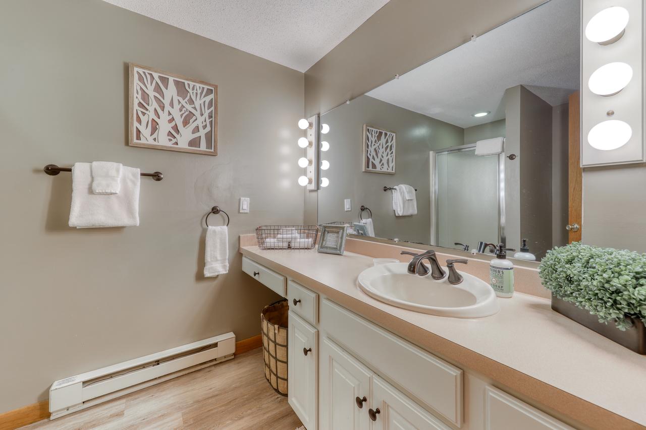 Stonehurst Gorgeous End Unit - thumb 13