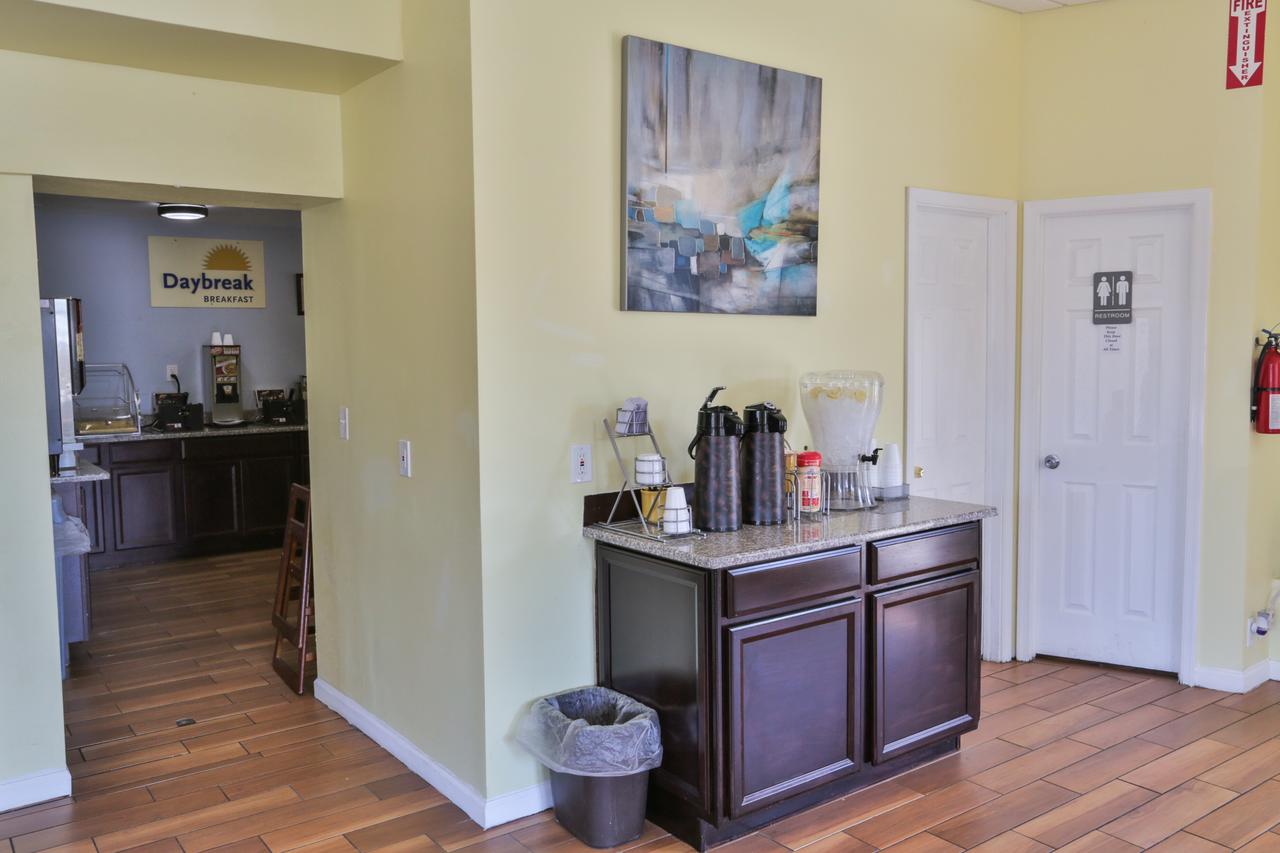 Days Inn By Wyndham Wrightstown - thumb 1