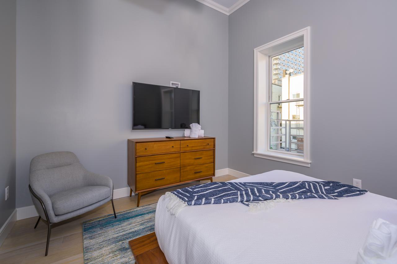 Deedee's Downtown Hoboken - thumb 3