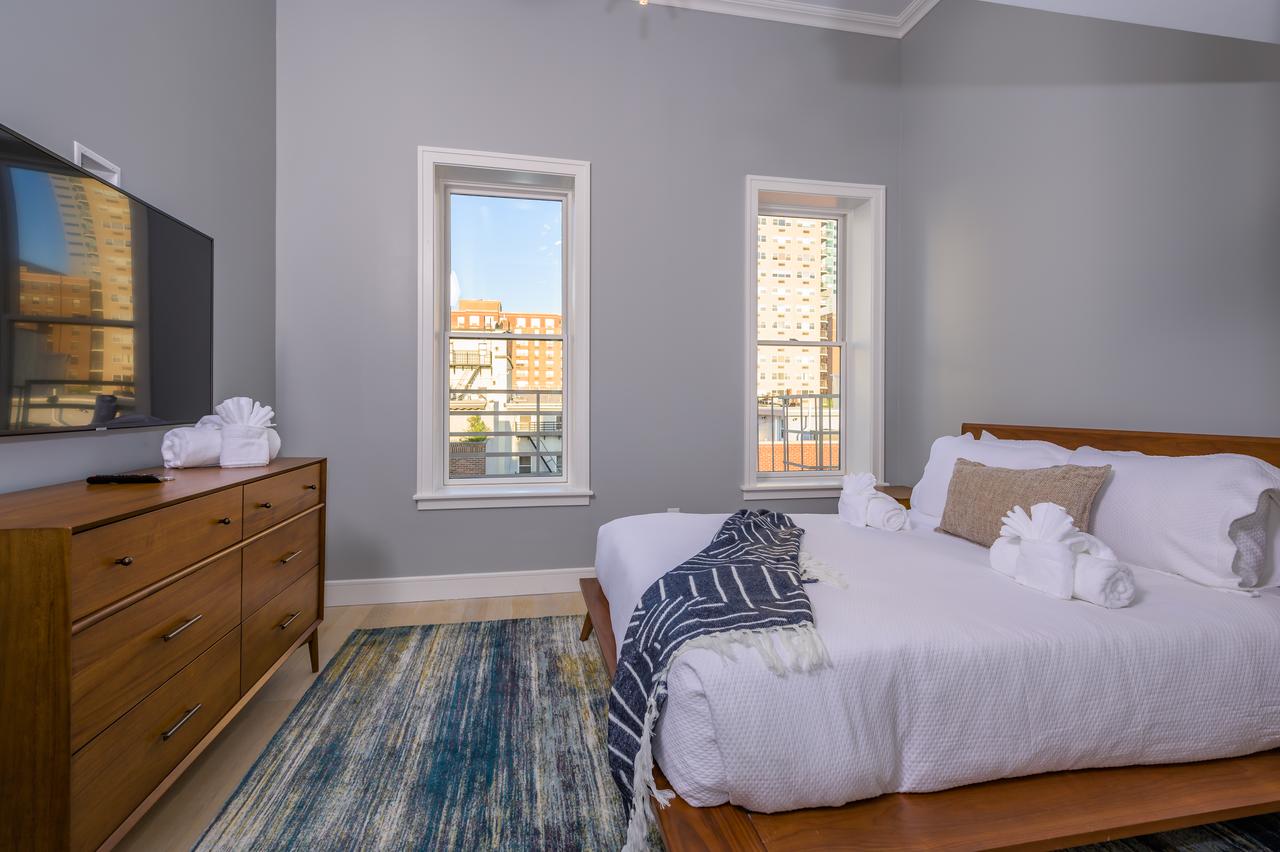 Deedee's Downtown Hoboken - thumb 4