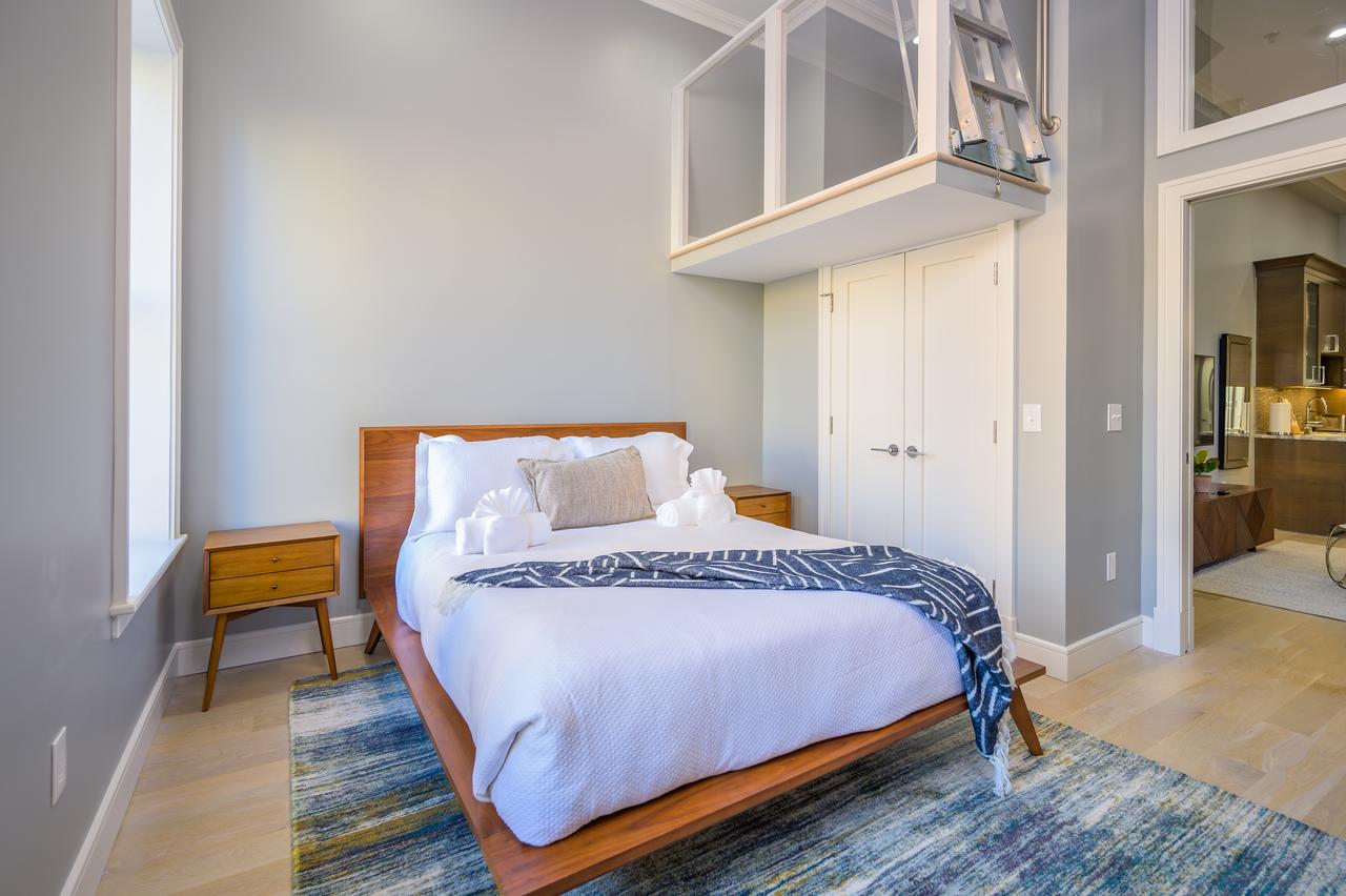 Deedee's Downtown Hoboken - thumb 13