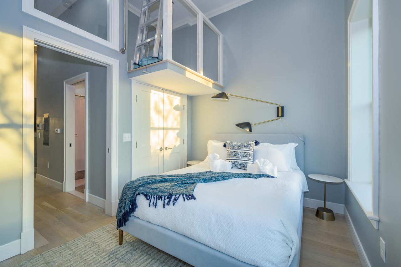 Deedee's Downtown Hoboken - thumb 6