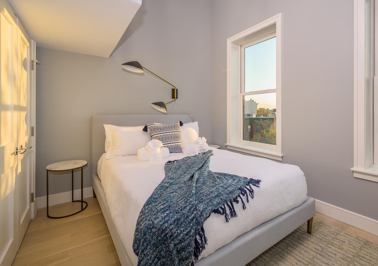 Deedee's Downtown Hoboken - thumb 17