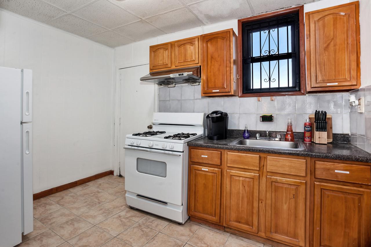 15 Minutes To NYC! Lovely 2 Bedroom - thumb 4