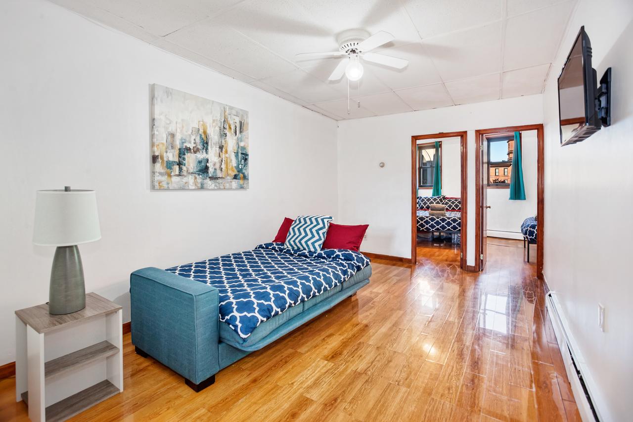 15 Minutes To NYC! Lovely 2 Bedroom - thumb 3