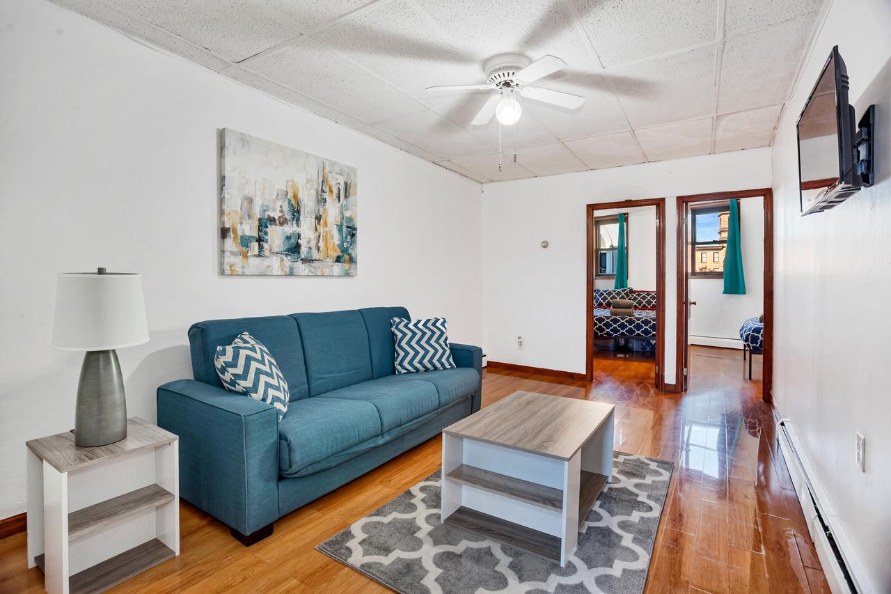 15 Minutes To NYC! Lovely 2 Bedroom - thumb 2