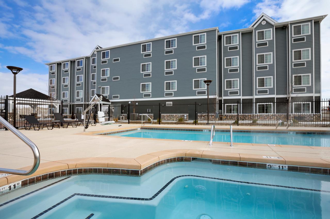 Presidential Inn & Suites - thumb 0