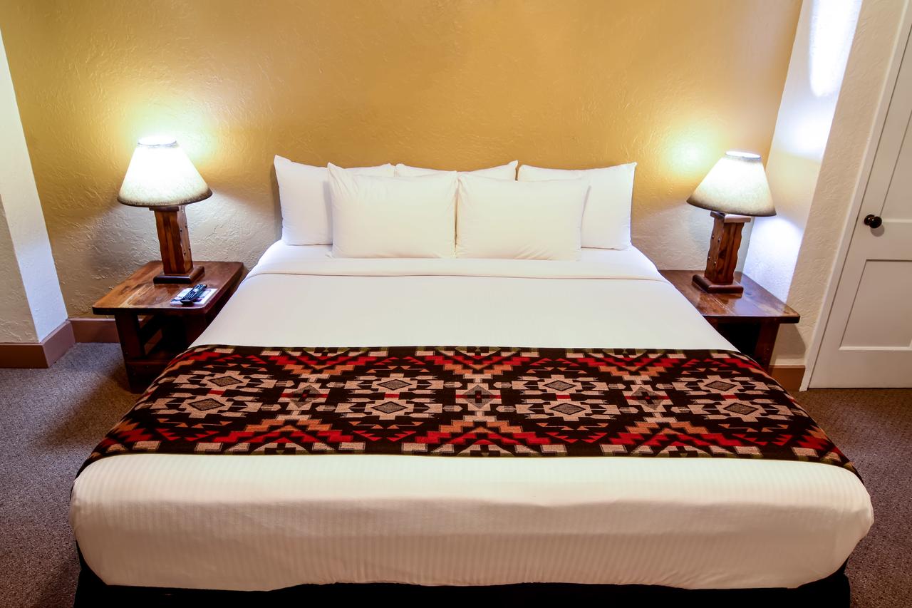 El Rancho Hotel - thumb 5