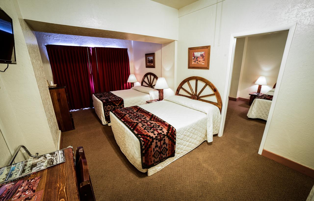 El Rancho Hotel - thumb 19