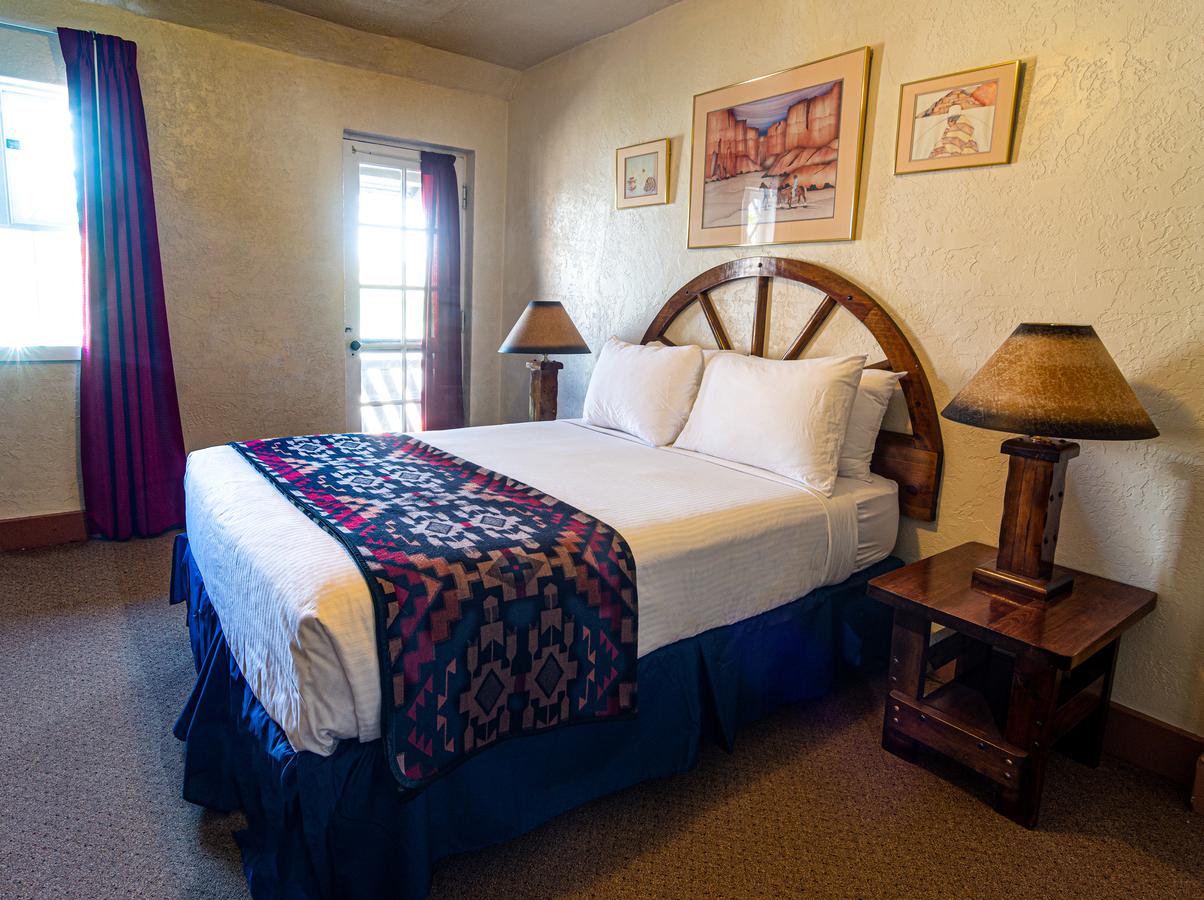 El Rancho Hotel - thumb 1