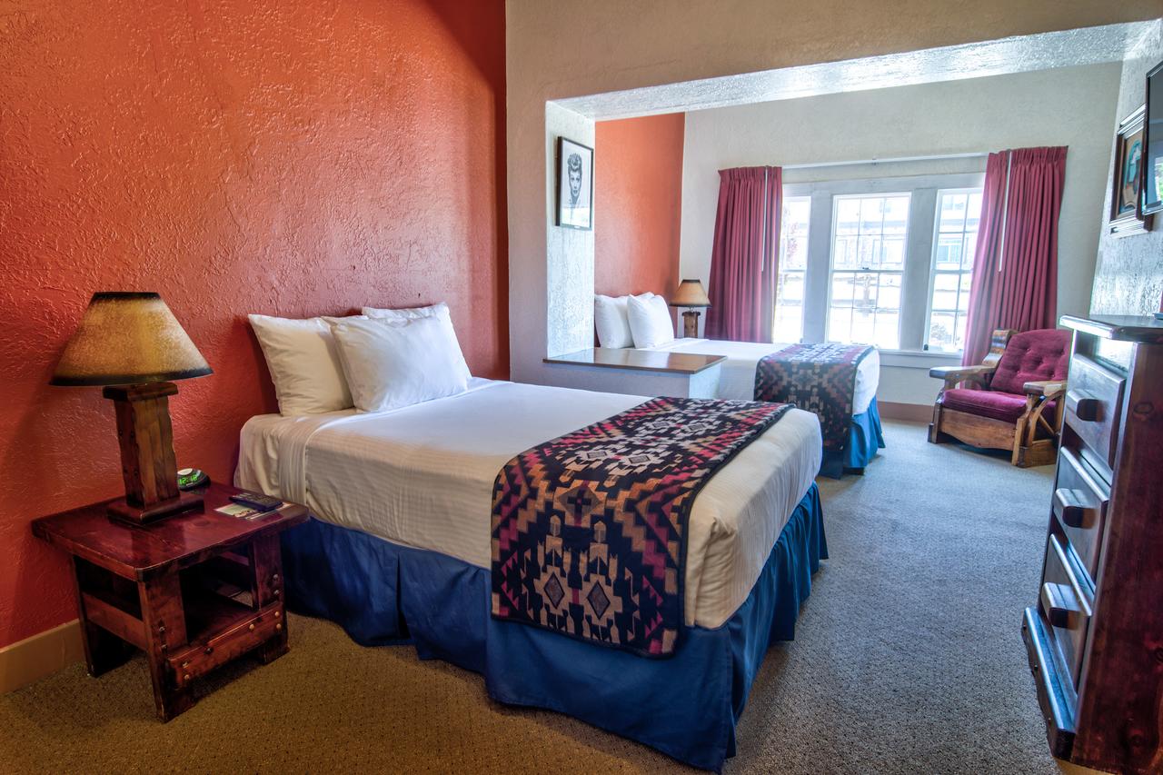 El Rancho Hotel - thumb 9