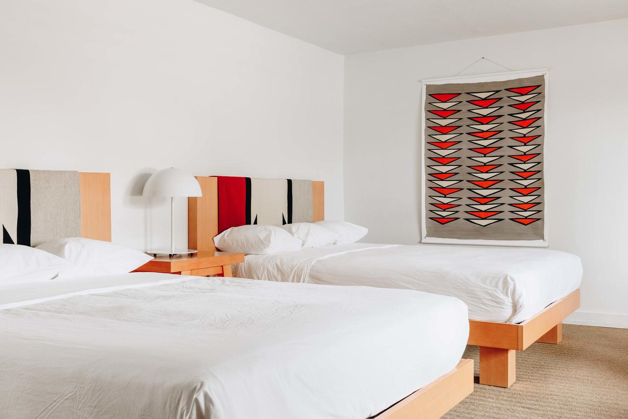 El Rey Court - thumb 1