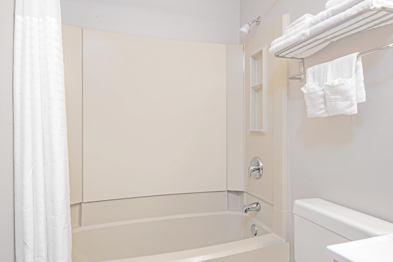 Super 8 By Wyndham Taos - thumb 8