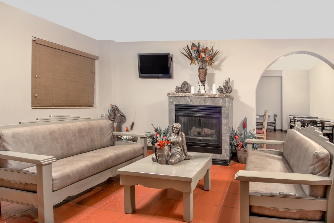 Super 8 By Wyndham Taos - thumb 7