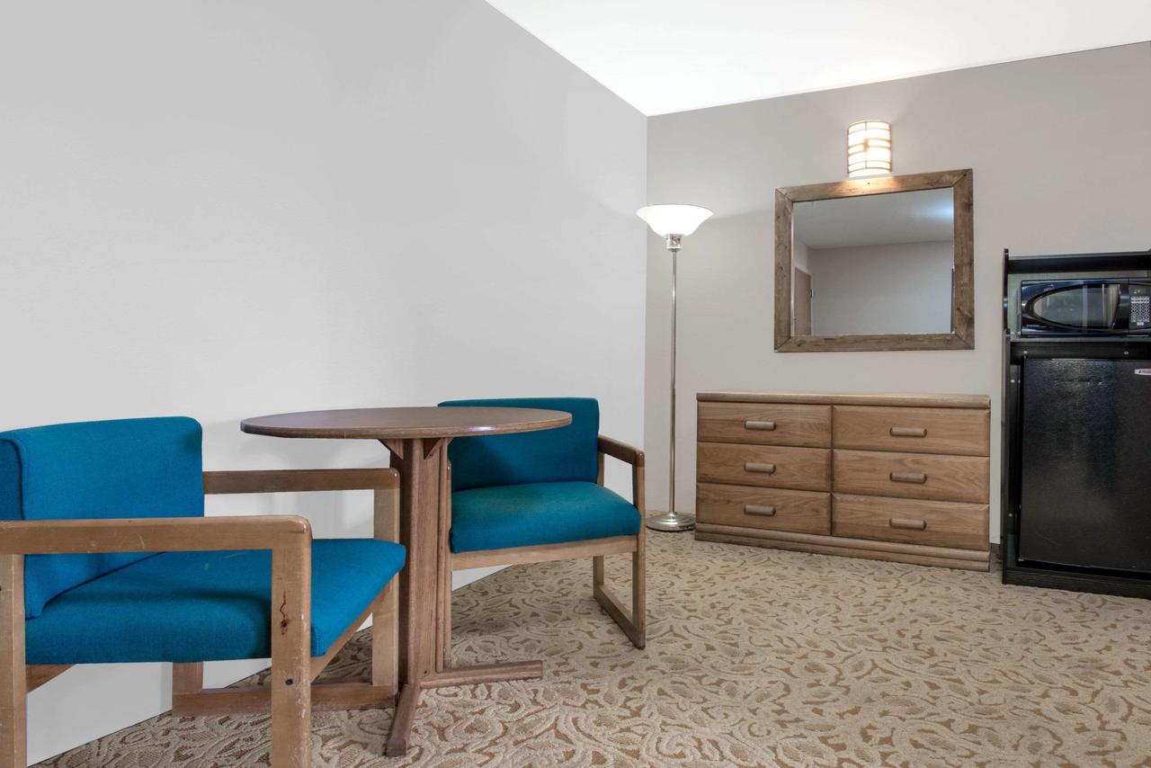 Super 8 By Wyndham Taos - thumb 30