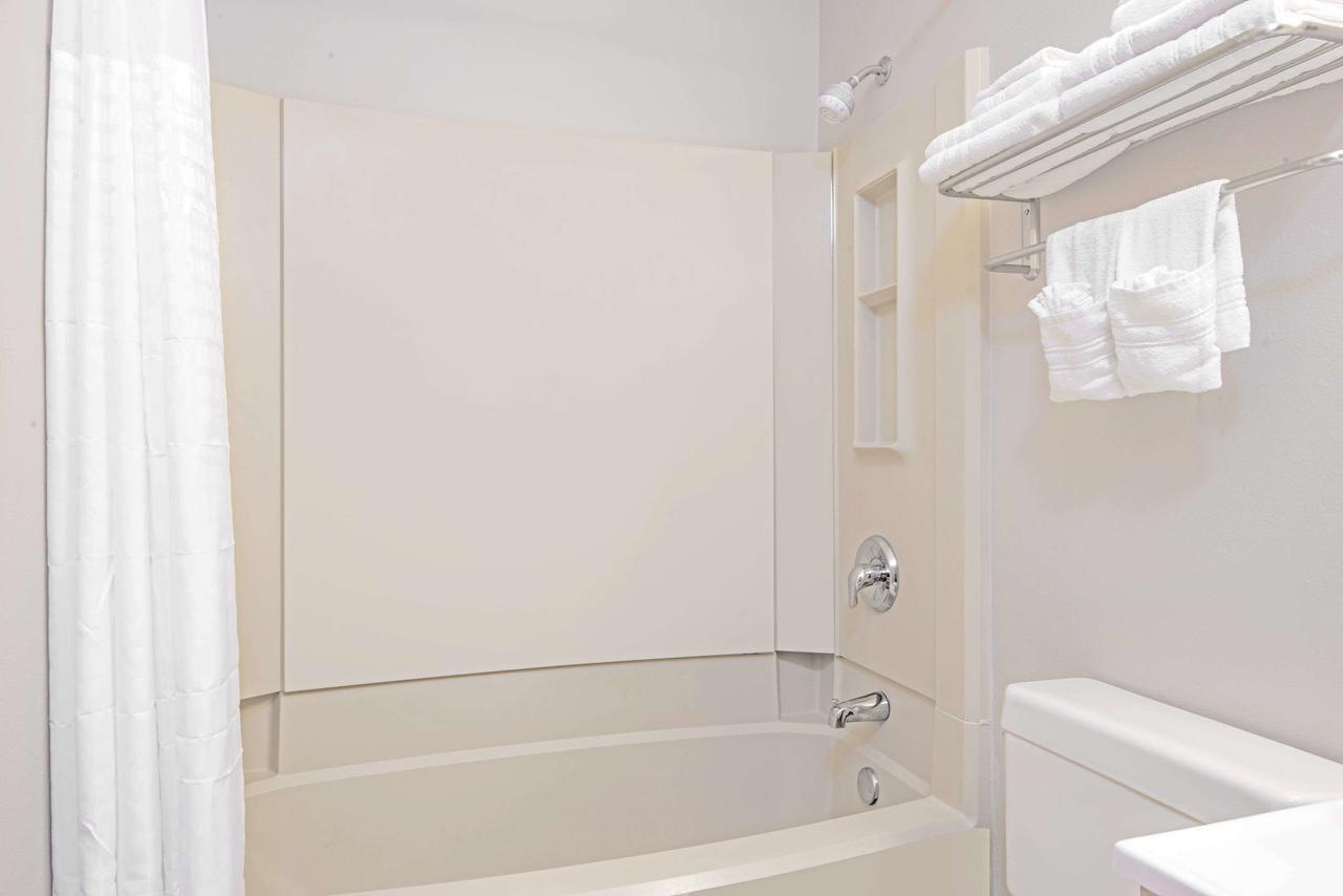 Super 8 By Wyndham Taos - thumb 24