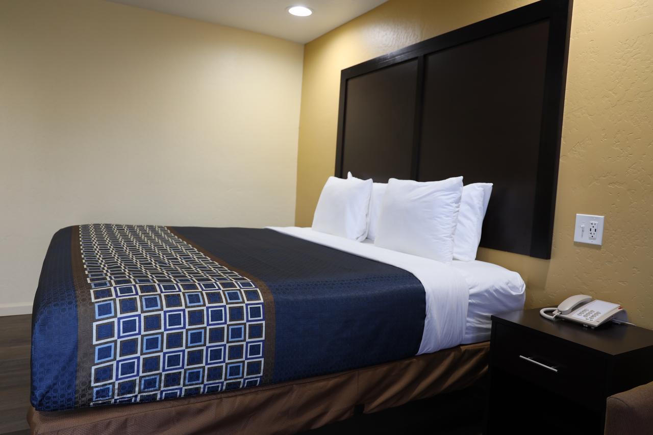 Copper Manor Motel - thumb 1