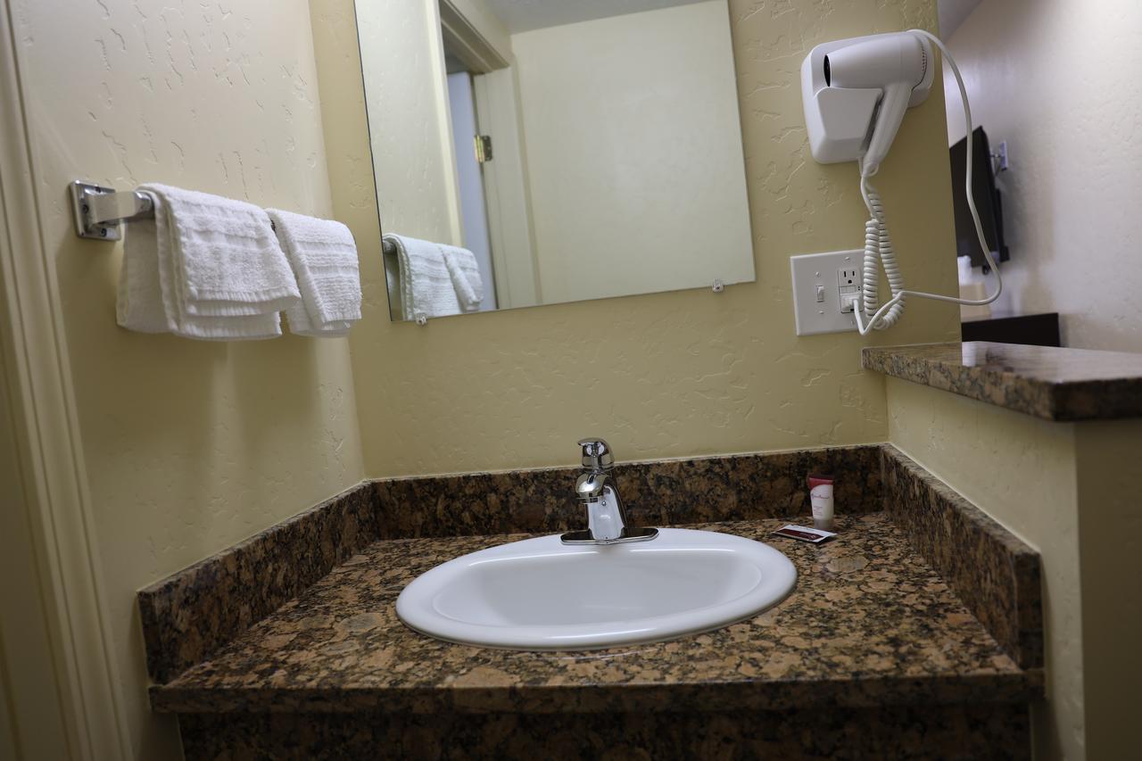 Copper Manor Motel - thumb 36