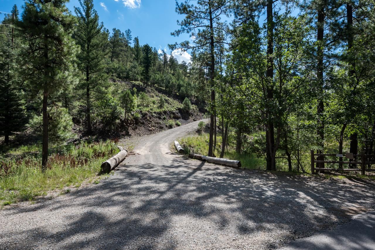 A River Runs Through It, 3 Bedroom, Hot Tub, AC, Wooded, 4 TVs, Pets Allowed - thumb 21
