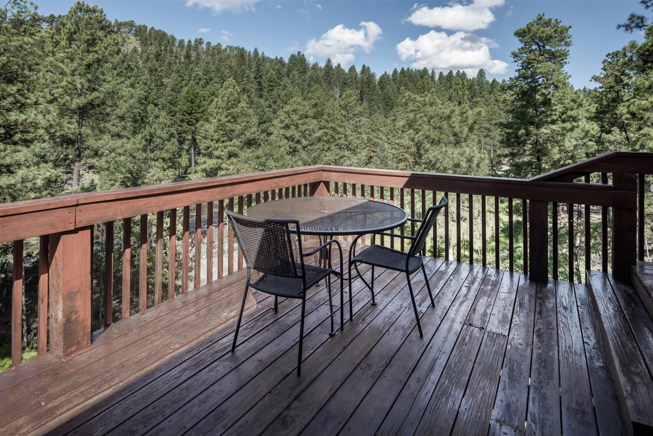 A River Runs Through It, 3 Bedroom, Hot Tub, AC, Wooded, 4 TVs, Pets Allowed - thumb 4