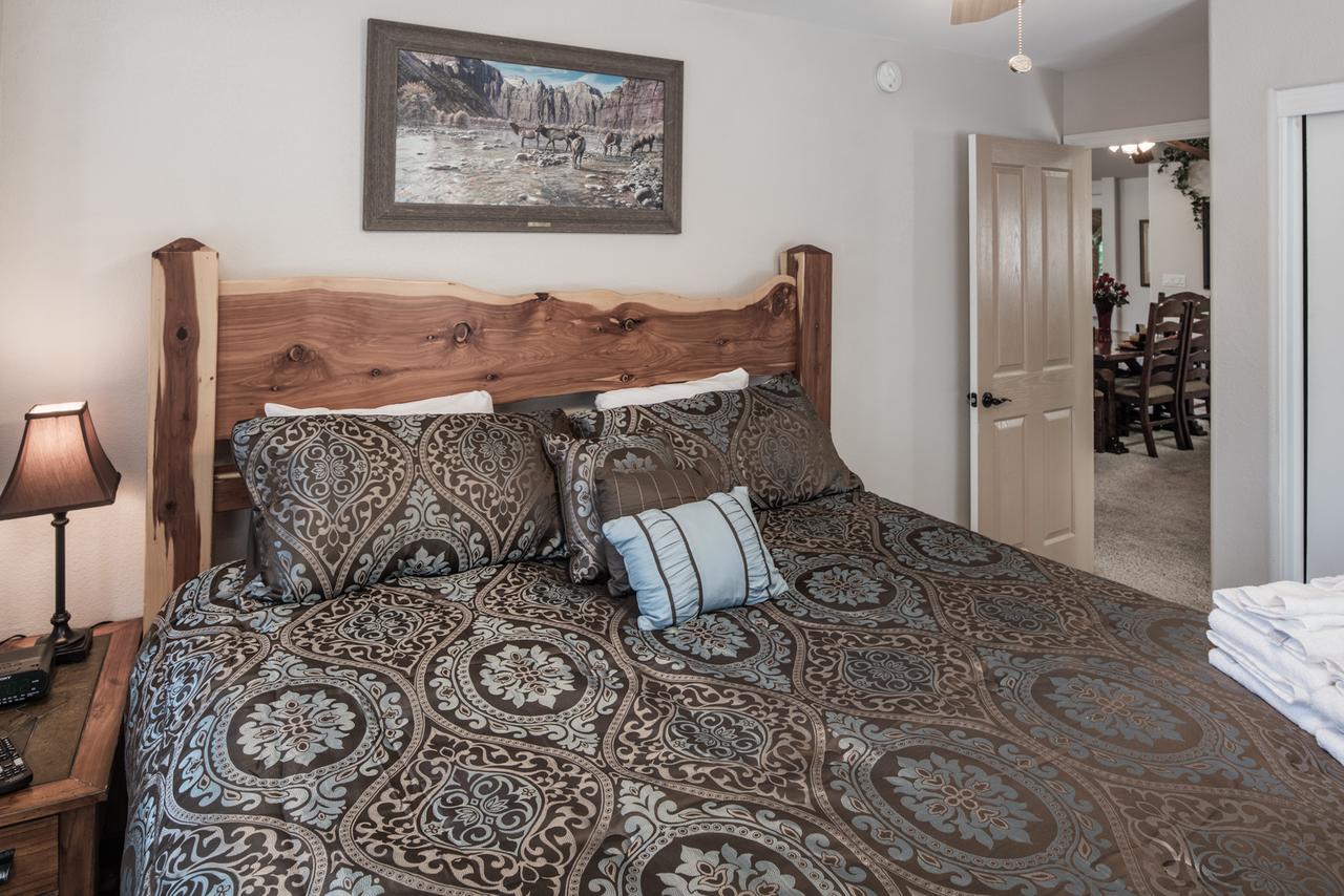 A River Runs Through It, 3 Bedroom, Hot Tub, AC, Wooded, 4 TVs, Pets Allowed - thumb 13