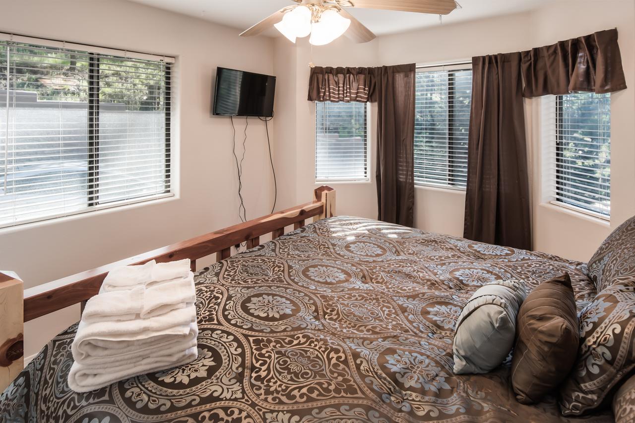 A River Runs Through It, 3 Bedroom, Hot Tub, AC, Wooded, 4 TVs, Pets Allowed - thumb 14