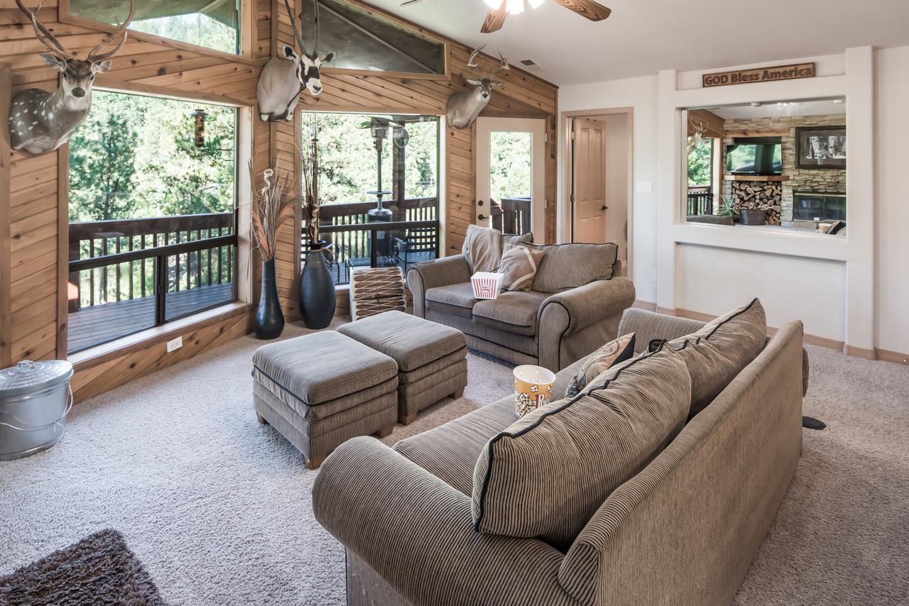 A River Runs Through It, 3 Bedroom, Hot Tub, AC, Wooded, 4 TVs, Pets Allowed - thumb 0