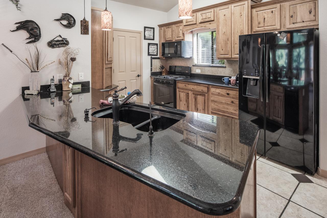 A River Runs Through It, 3 Bedroom, Hot Tub, AC, Wooded, 4 TVs, Pets Allowed - thumb 6