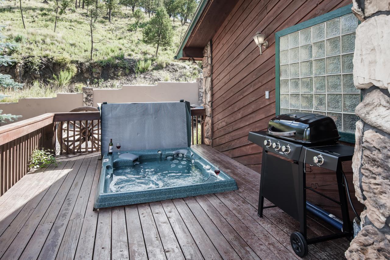 A River Runs Through It, 3 Bedroom, Hot Tub, AC, Wooded, 4 TVs, Pets Allowed - thumb 1