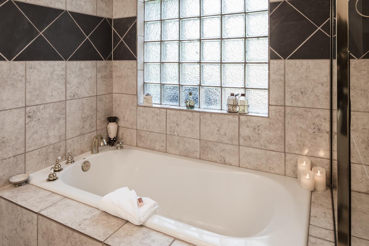 A River Runs Through It, 3 Bedroom, Hot Tub, AC, Wooded, 4 TVs, Pets Allowed - thumb 12