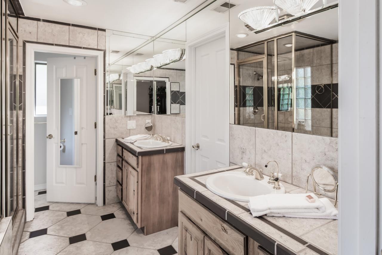 A River Runs Through It, 3 Bedroom, Hot Tub, AC, Wooded, 4 TVs, Pets Allowed - thumb 10